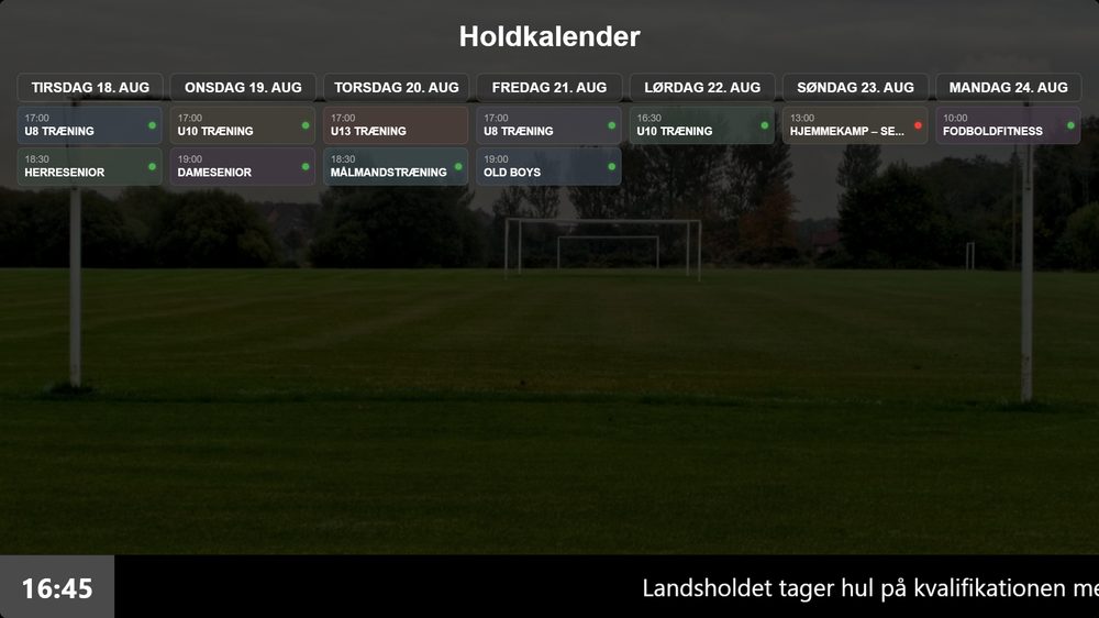 Infoskærm i en fodboldklub der viser holdkalender og træningstider i klubhuset