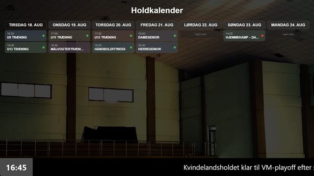 Infoskærm i en håndboldklub med ugens træningstider og weekendens hjemmekamp