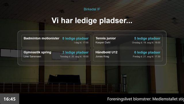 Infoskærm med ledige pladser hentet automatisk fra Klubmodul